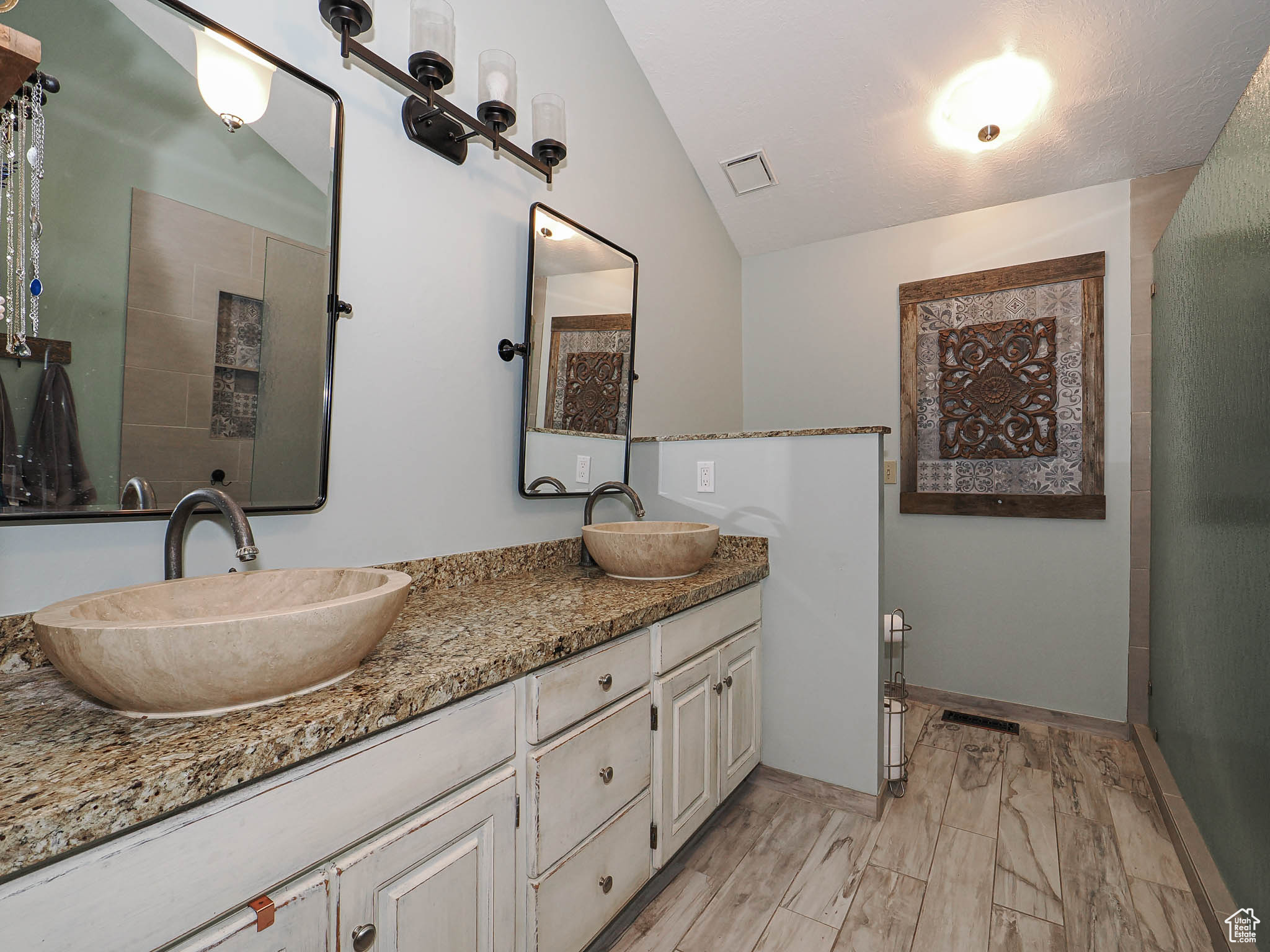BRIDLEWALK - Residential