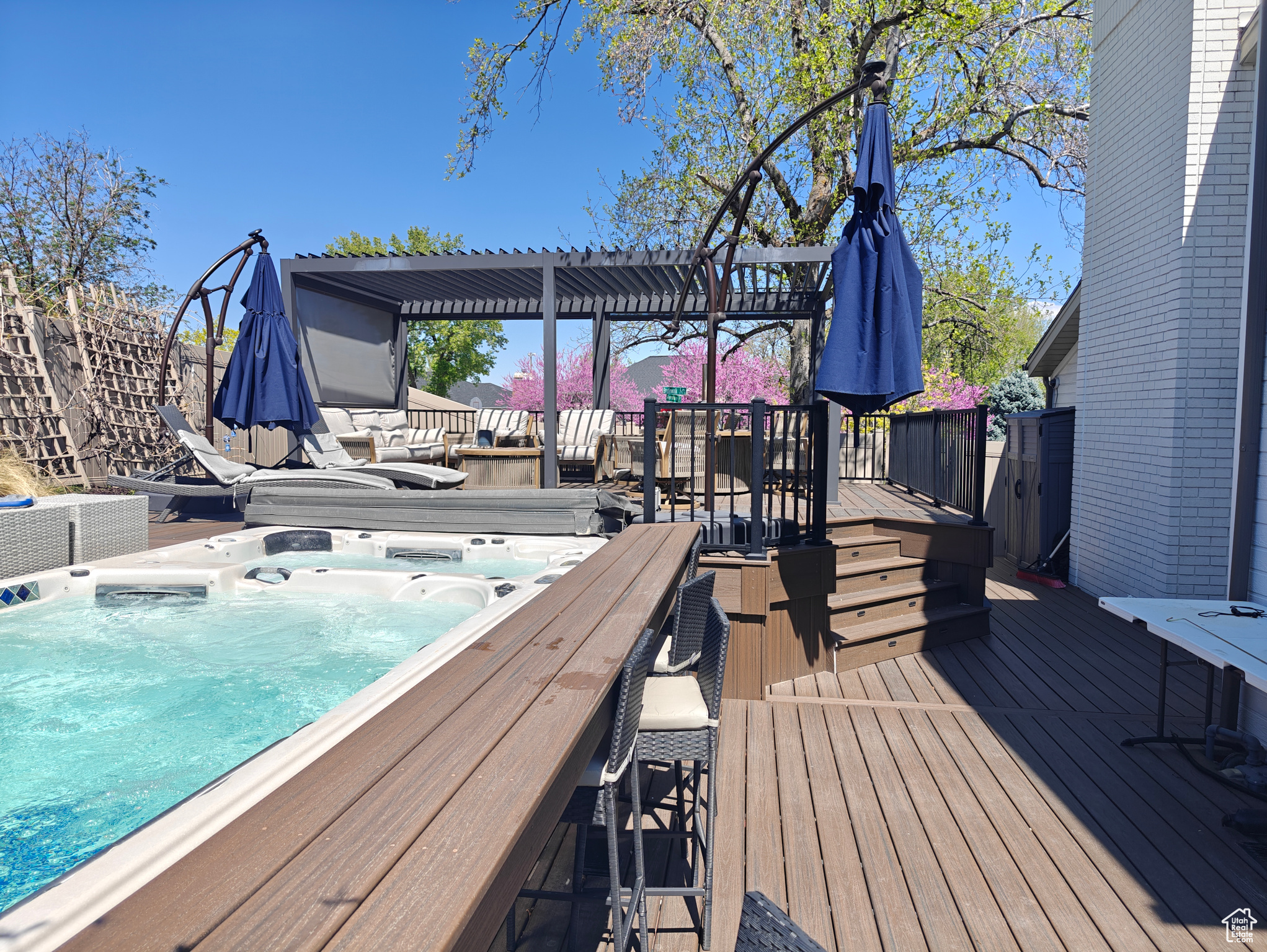 BRIDLEWALK - Residential