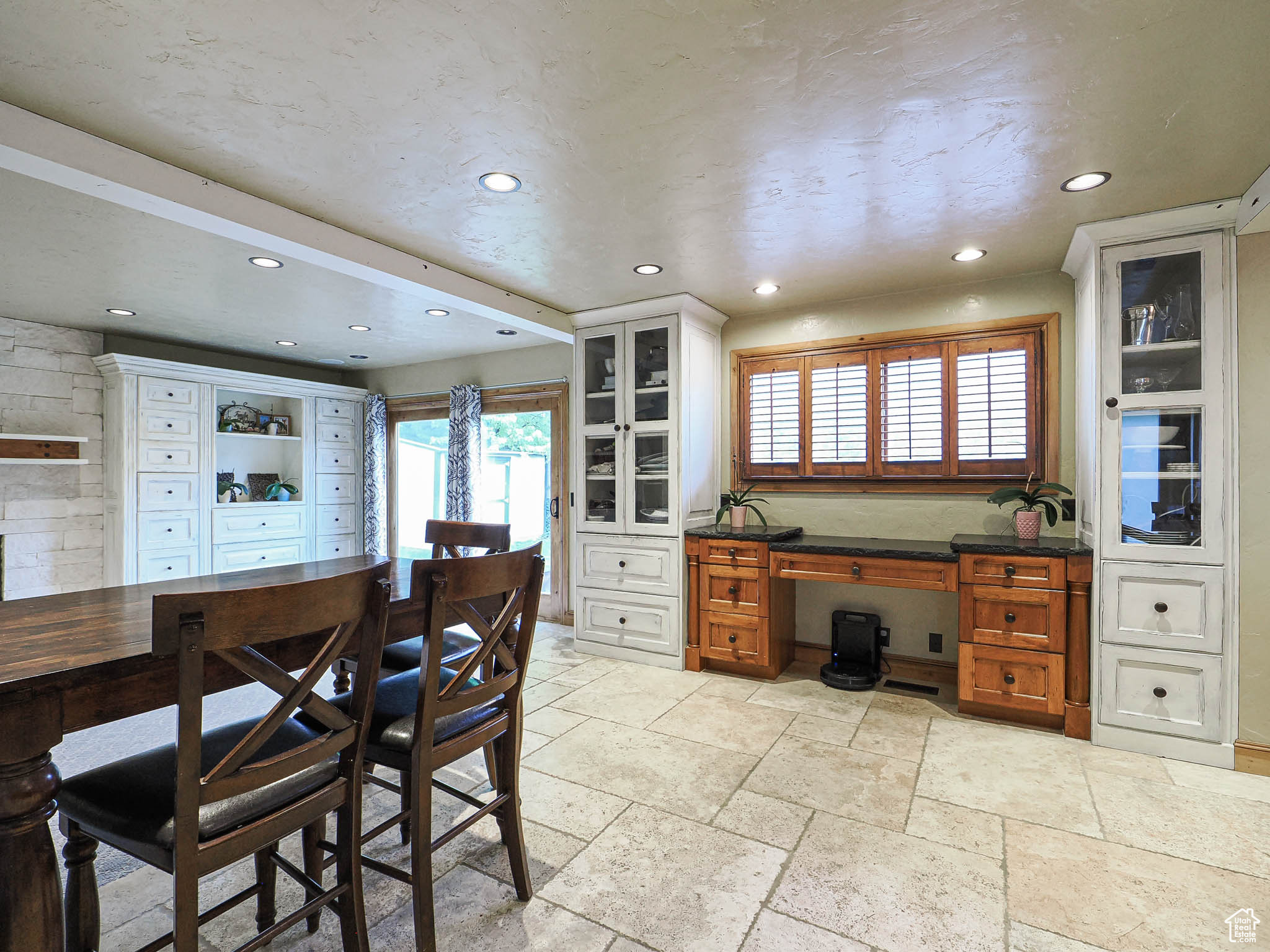 BRIDLEWALK - Residential
