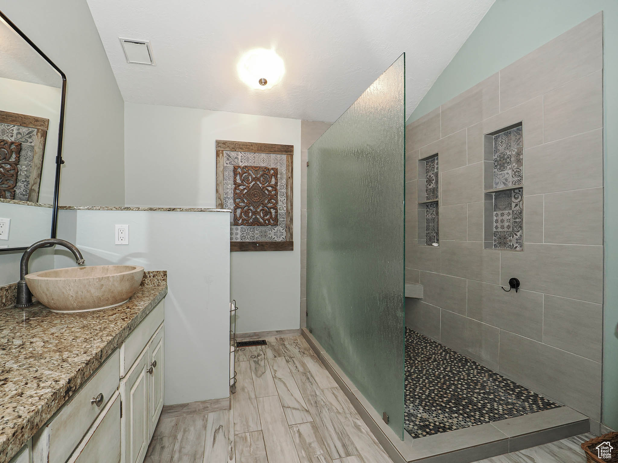 BRIDLEWALK - Residential