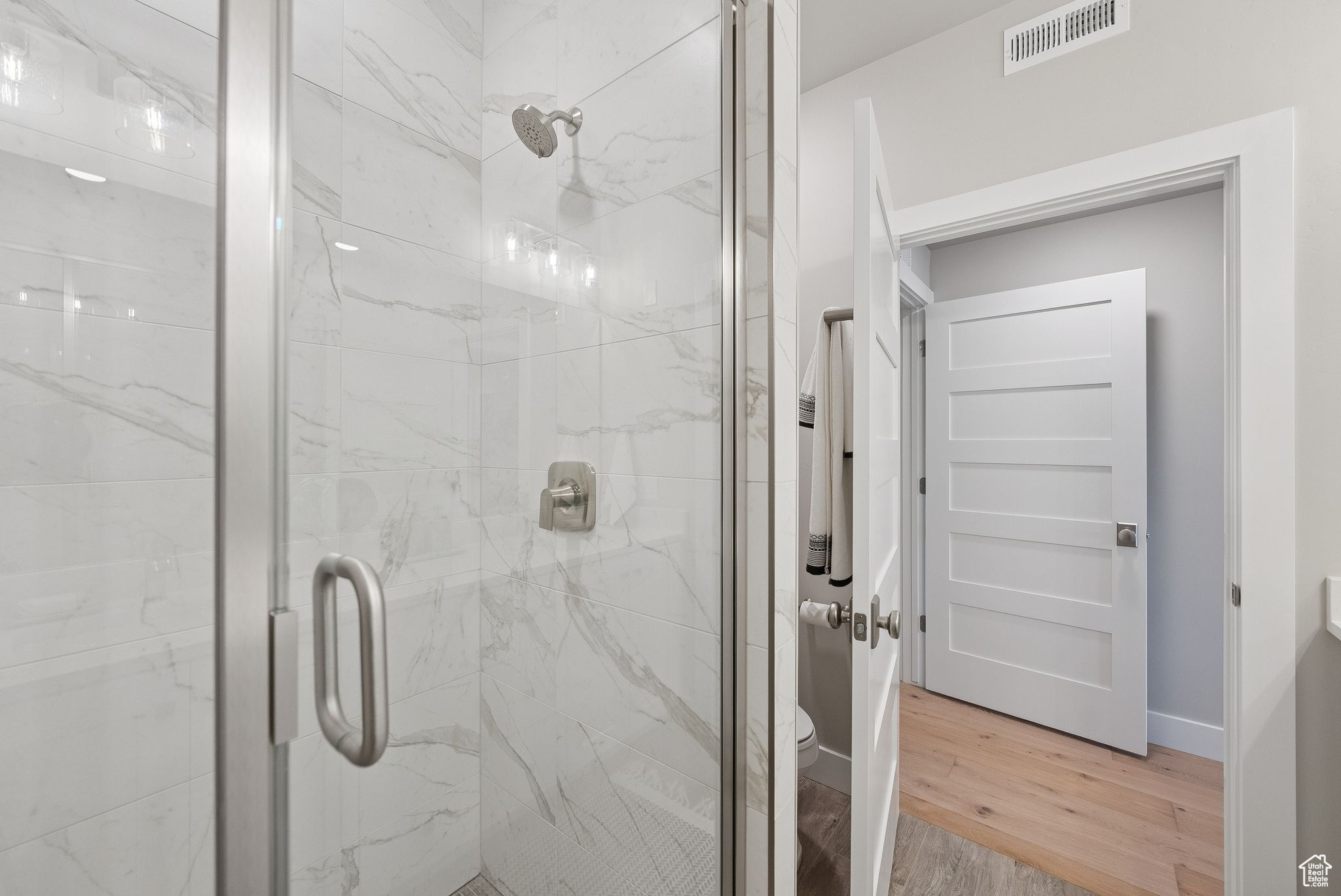 MAYFLOWER LAKESIDE - Residential