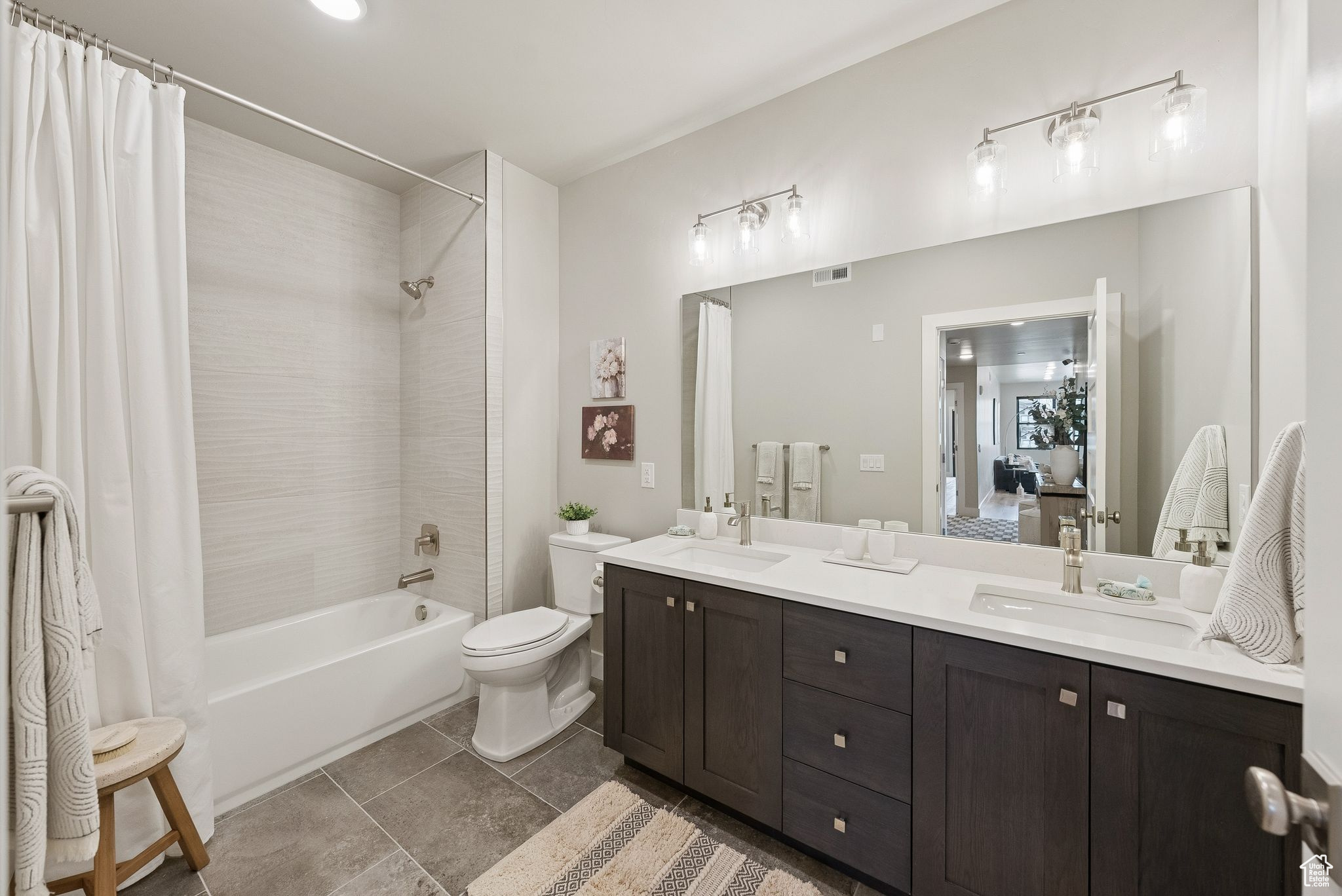 MAYFLOWER LAKESIDE - Residential