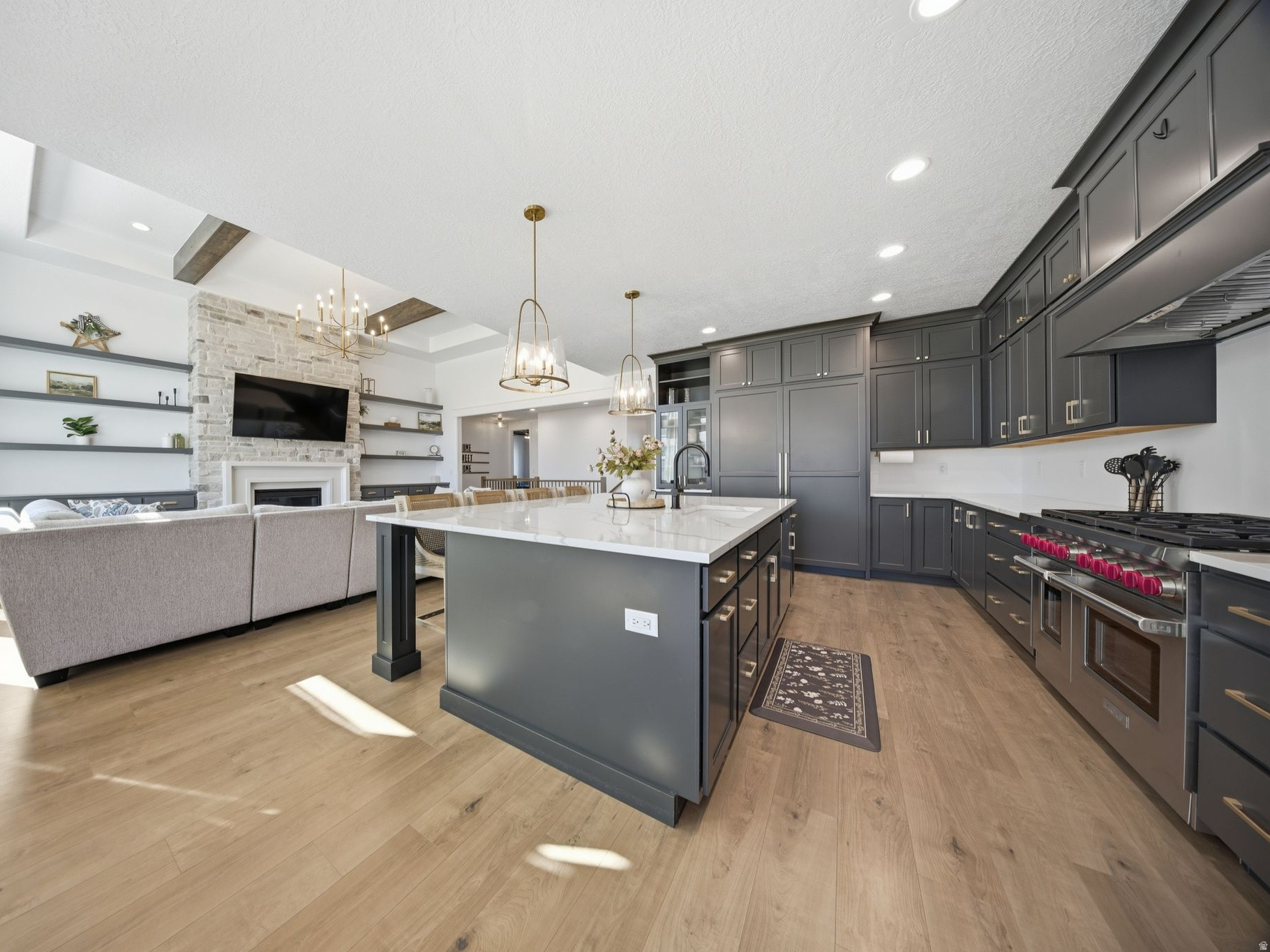 HIGH SKY ESTATES - Residential