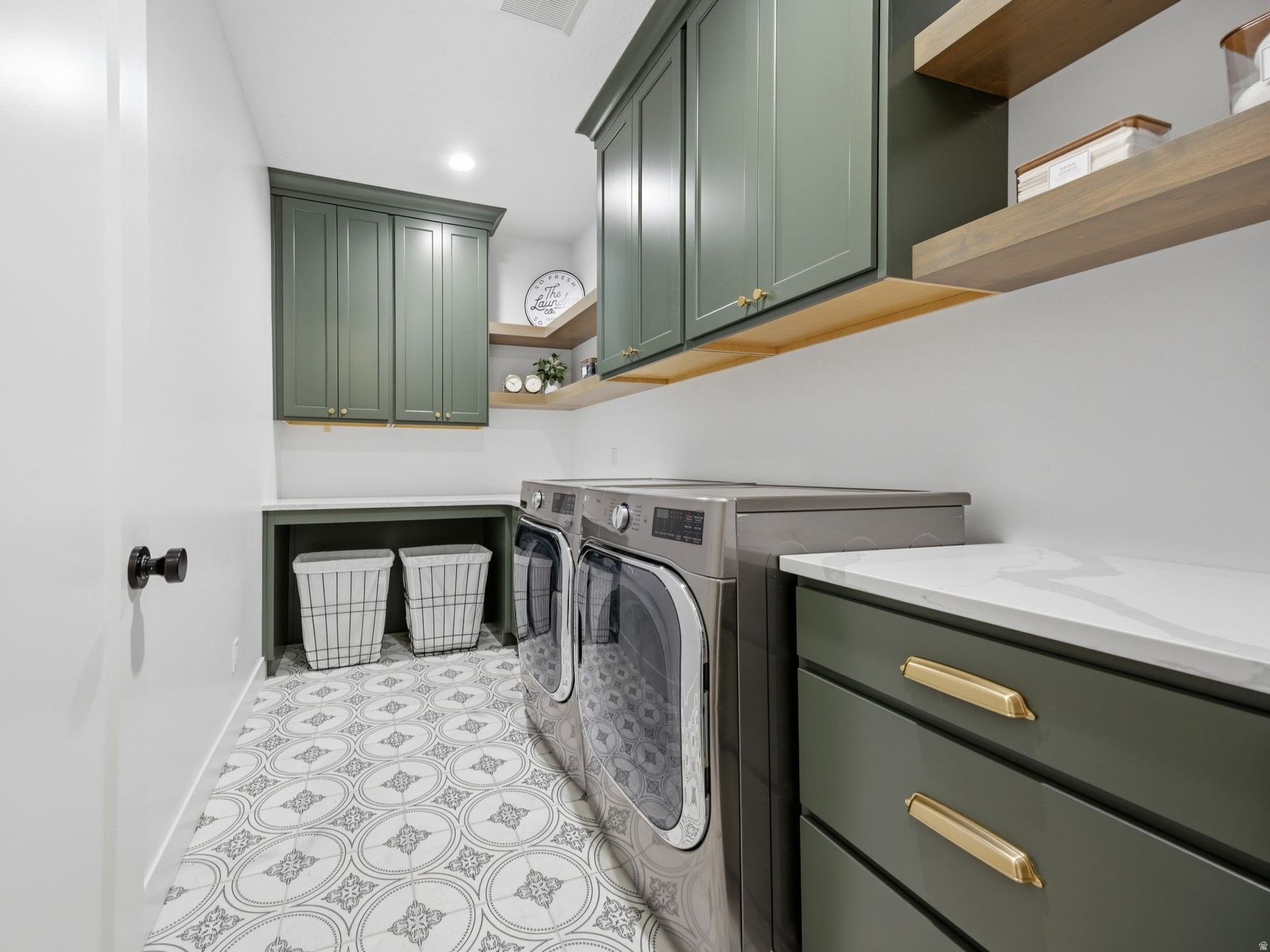 HIGH SKY ESTATES - Residential