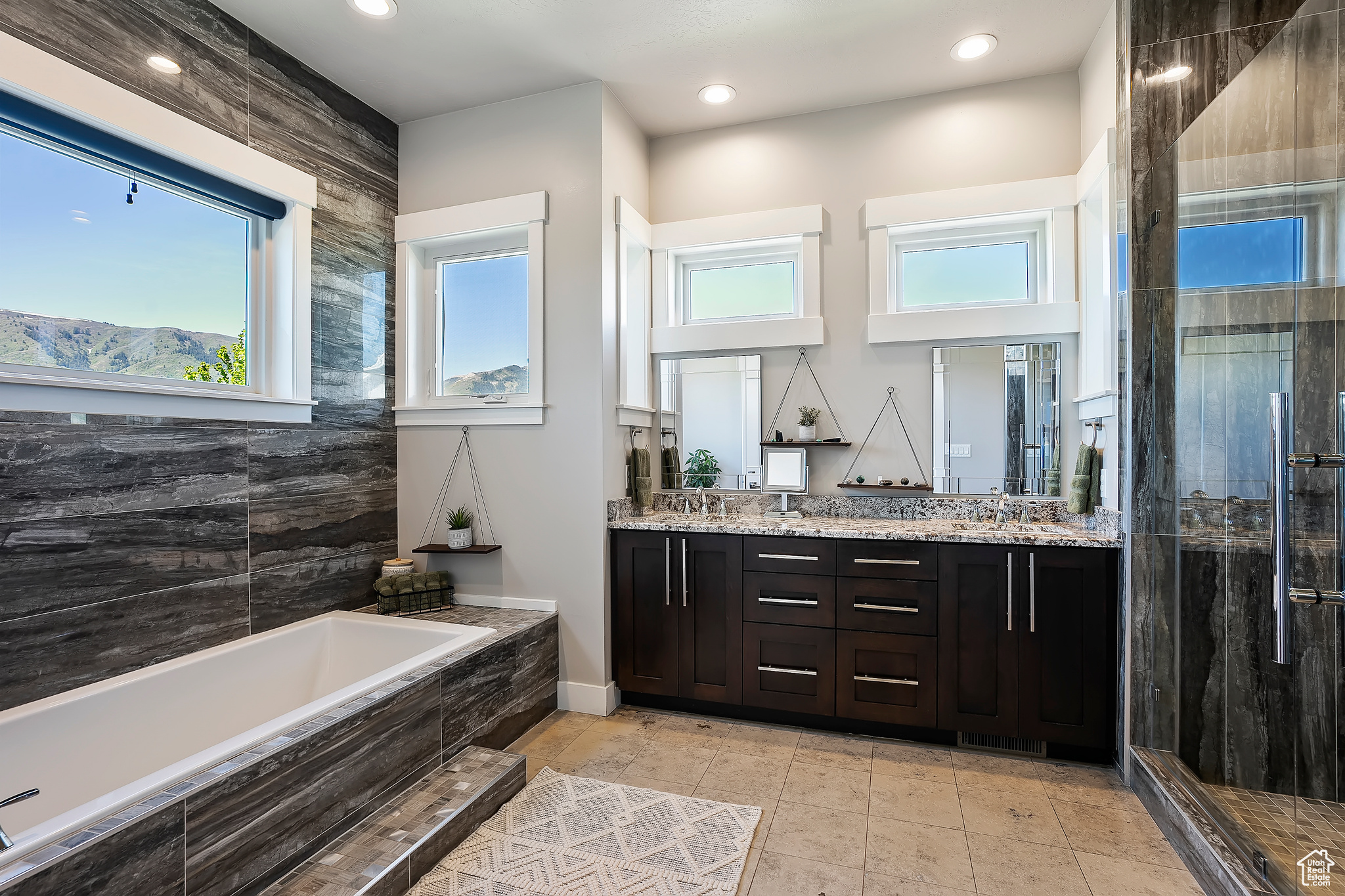 EAGLE RIDGE - Residential