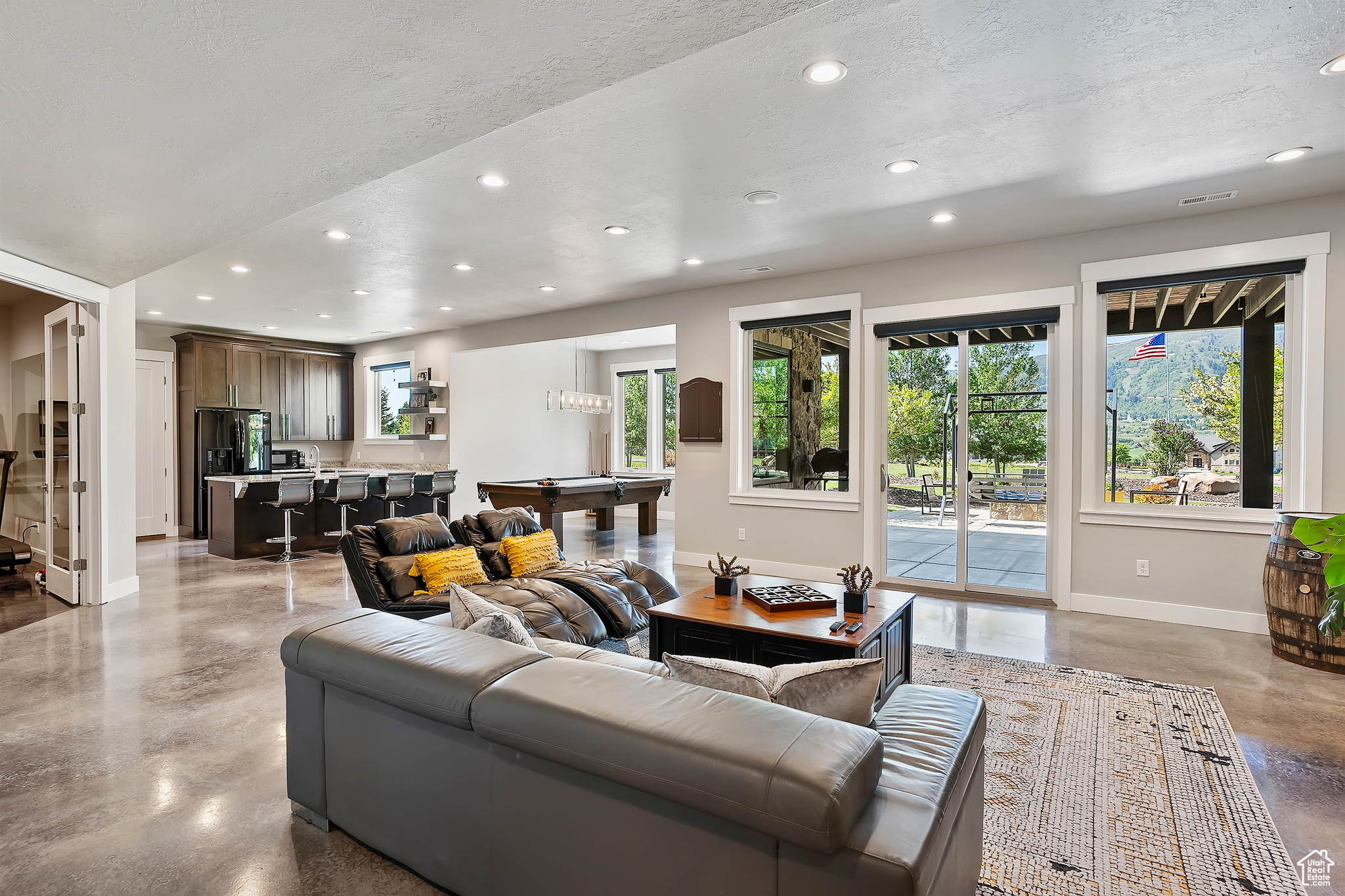 EAGLE RIDGE - Residential