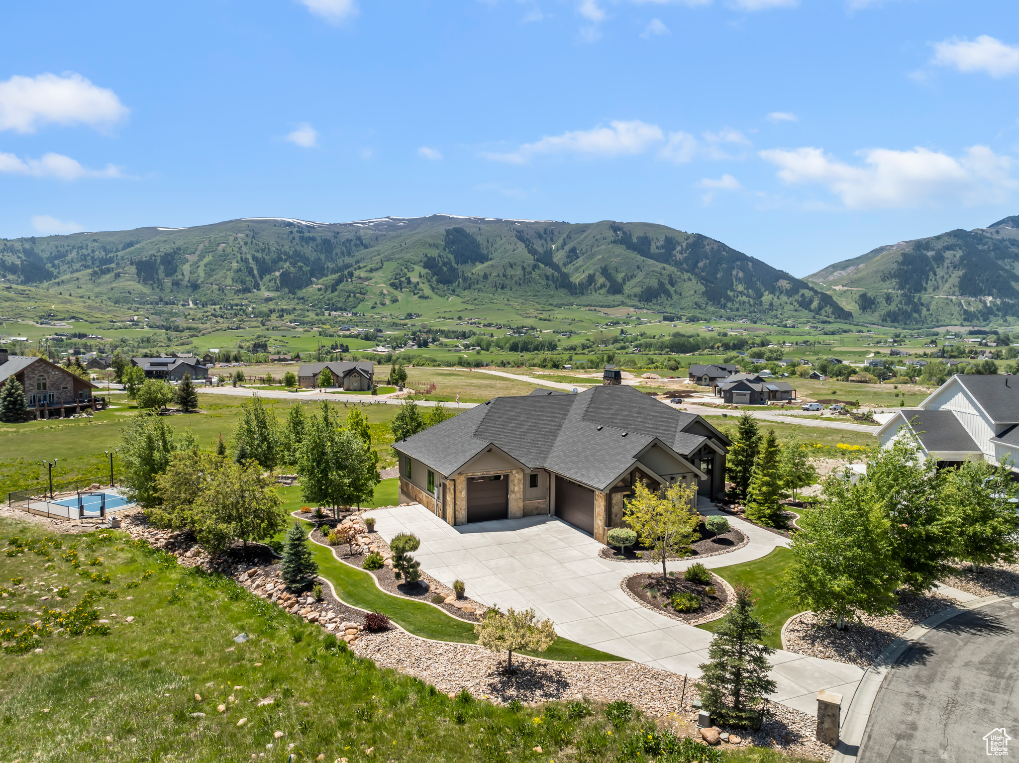 EAGLE RIDGE - Residential