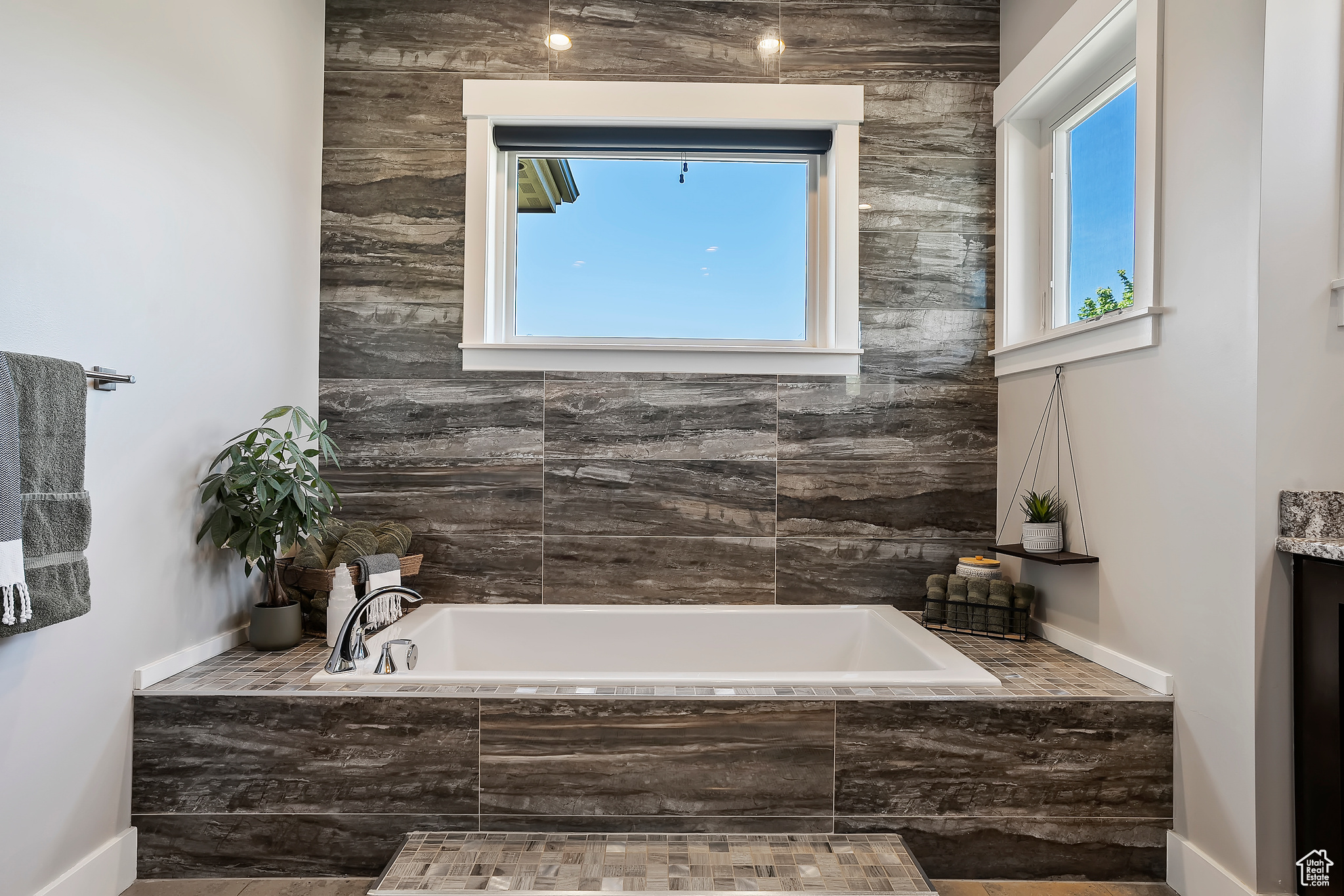 EAGLE RIDGE - Residential
