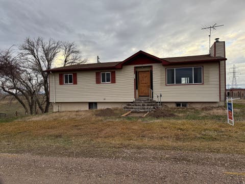 Homes For Sale - 2932 S Arthur St<br/> American Falls, ID 83211