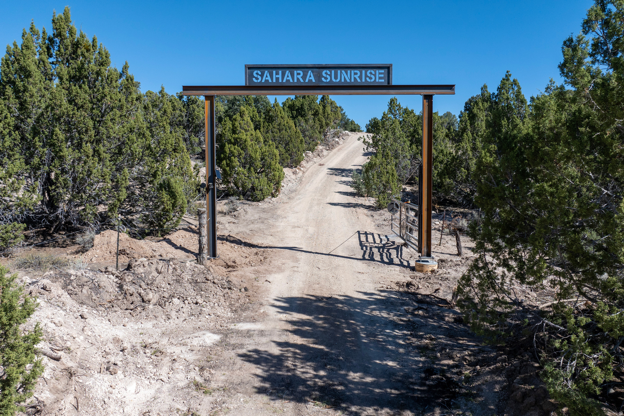 SAHARA SUNRISE - Land