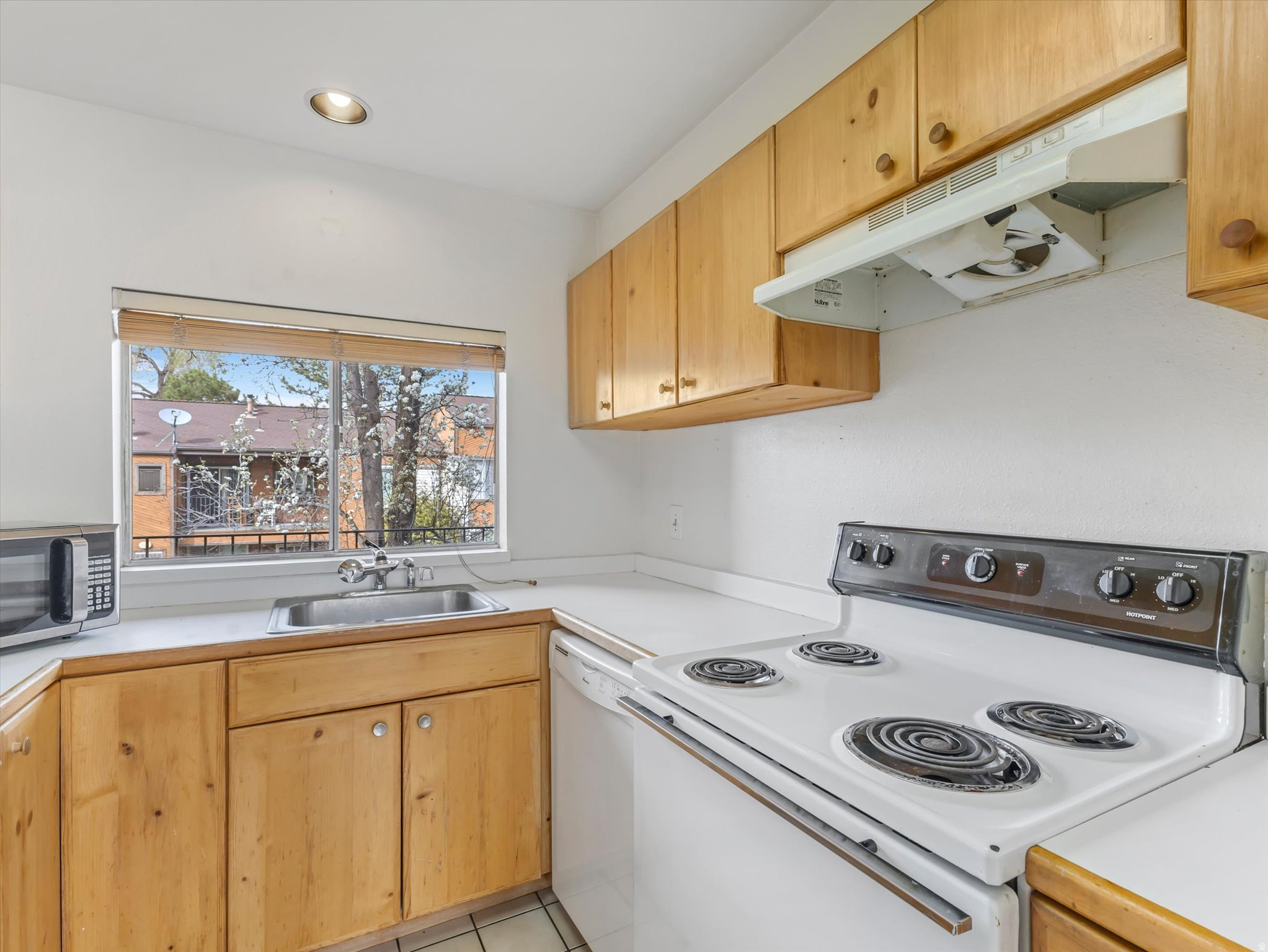 WOOD HOLLOW CONDOMINIUM - Residential