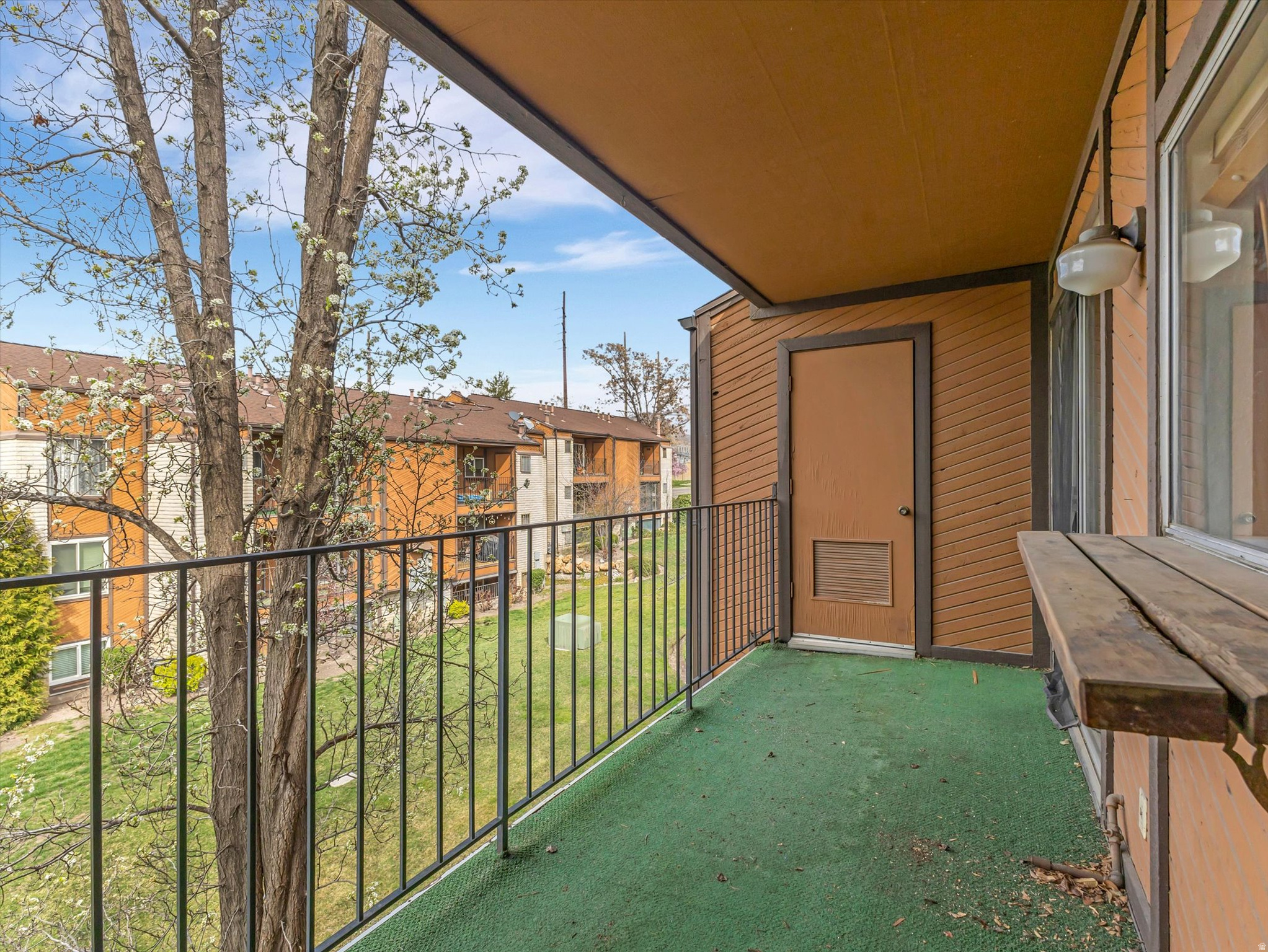 WOOD HOLLOW CONDOMINIUM - Residential