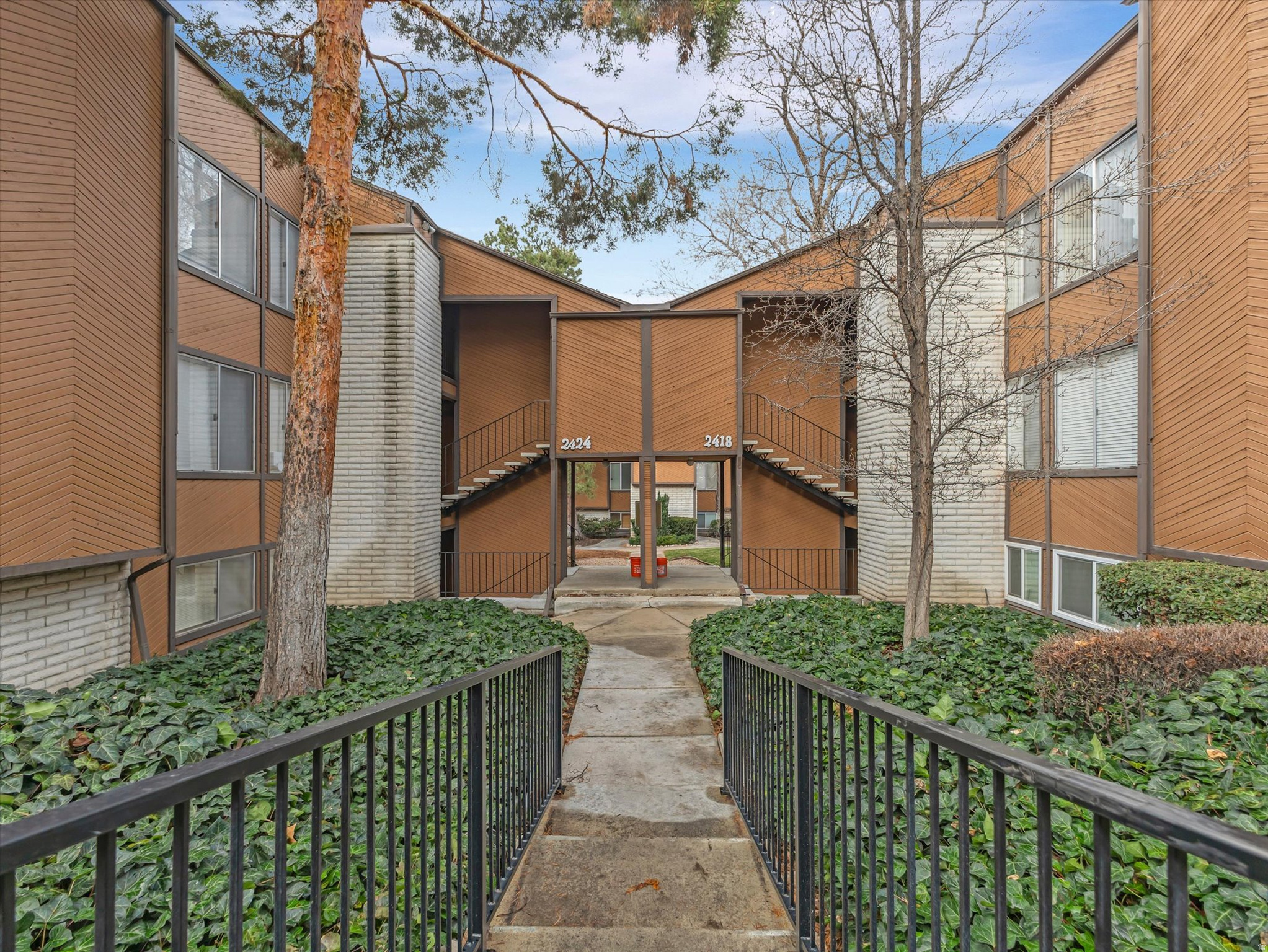 WOOD HOLLOW CONDOMINIUM - Residential
