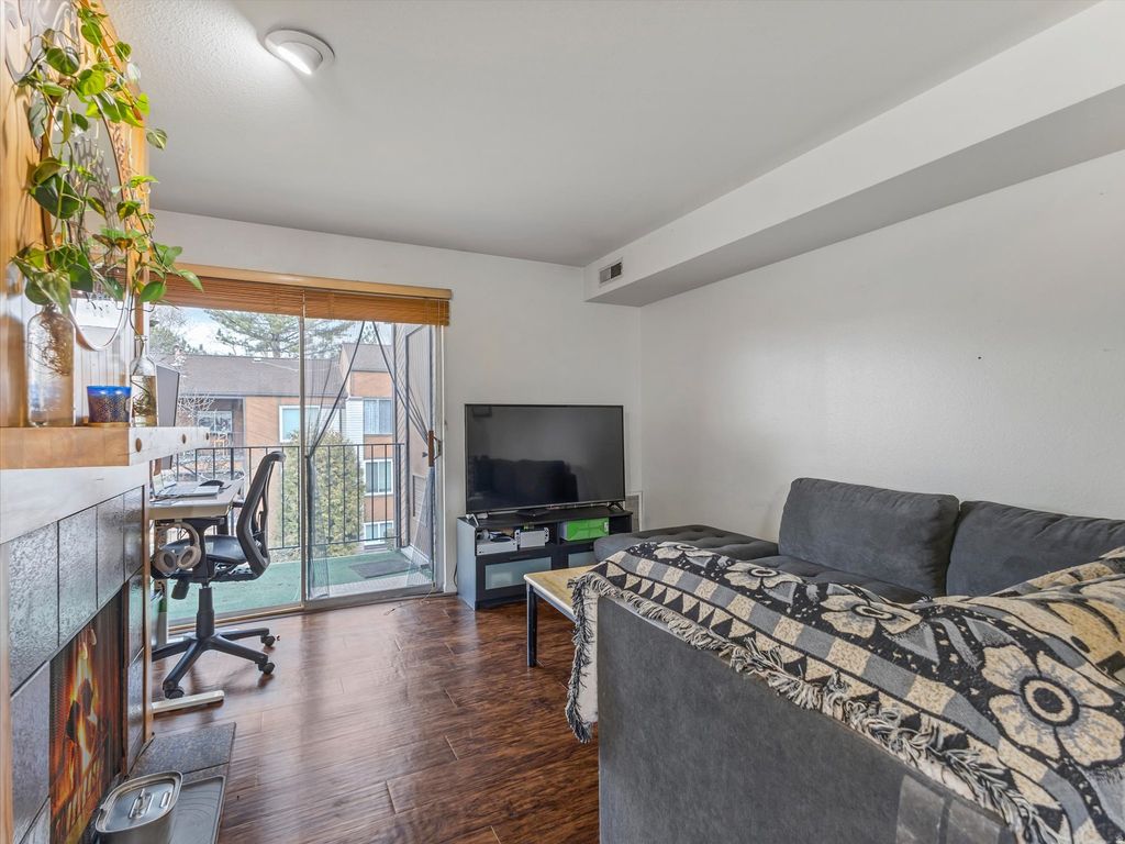 Photo of 2418 S ELIZABETH ST #5, Salt Lake City, UT 84106 (MLS # 2139978)