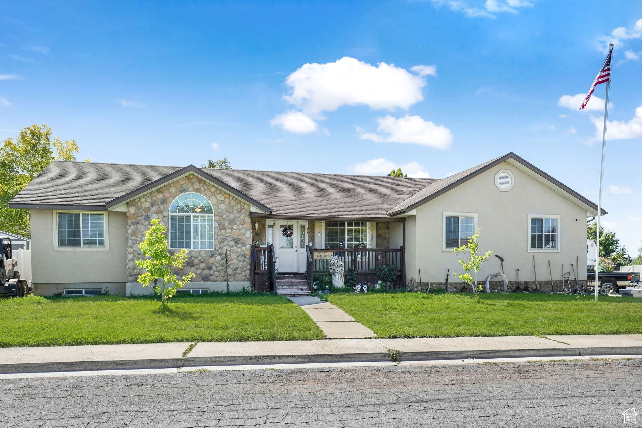 This home was purchased as a forever dream home but it is now time for someone else's dreams to come true. This quiet home backs up to Dry Creek so the back yard neighbors are at a distance. So much room with main level living, this home has so much to offer. You are close to so many things in Payson for every member to enjoy! Come see what home really feels like!