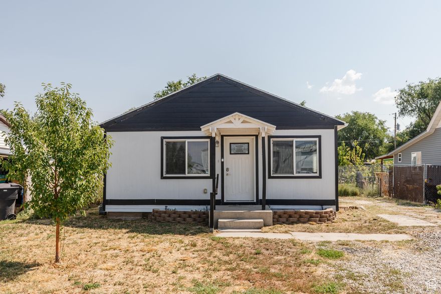Great single level family home. Don't miss this chance to have a fully fenced yard. This fully updated home is move in ready. Brand new tankless water heater. You will love this 2 bedroom, one bathroom home!