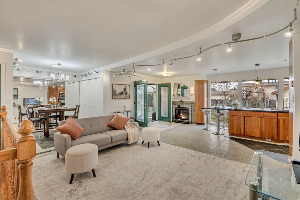 Photo of 635 E PIONEER AVE S, Sandy, UT 84070 (MLS # 2136725)