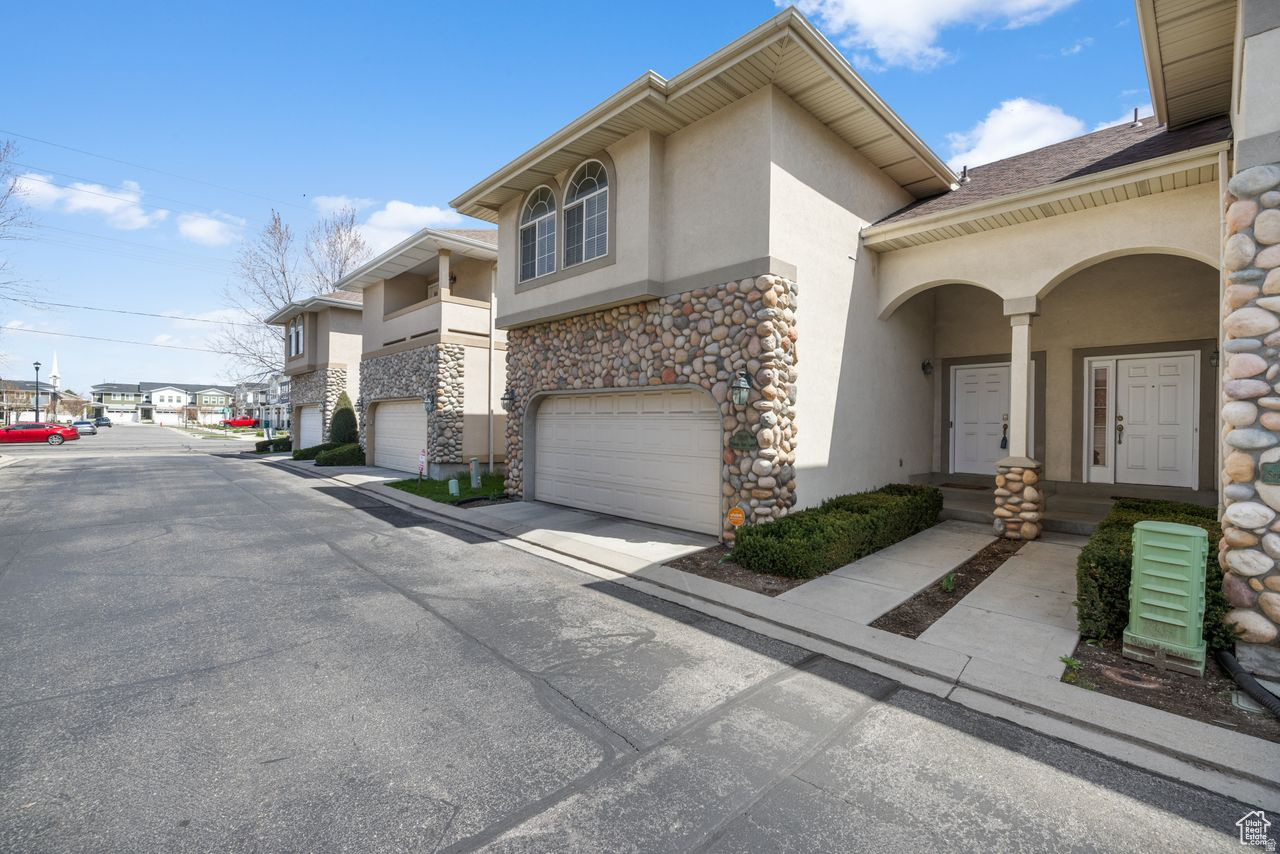 WHITE PINES - Residential