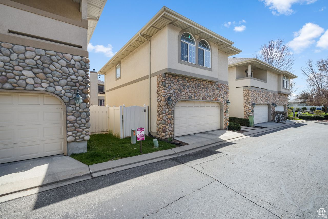 WHITE PINES - Residential