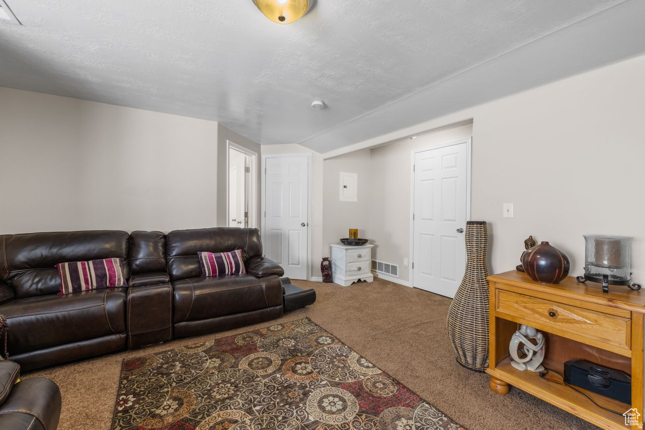 WHITE PINES - Residential