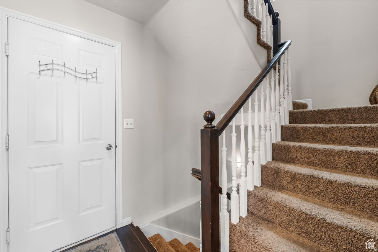 WHITE PINES - Residential