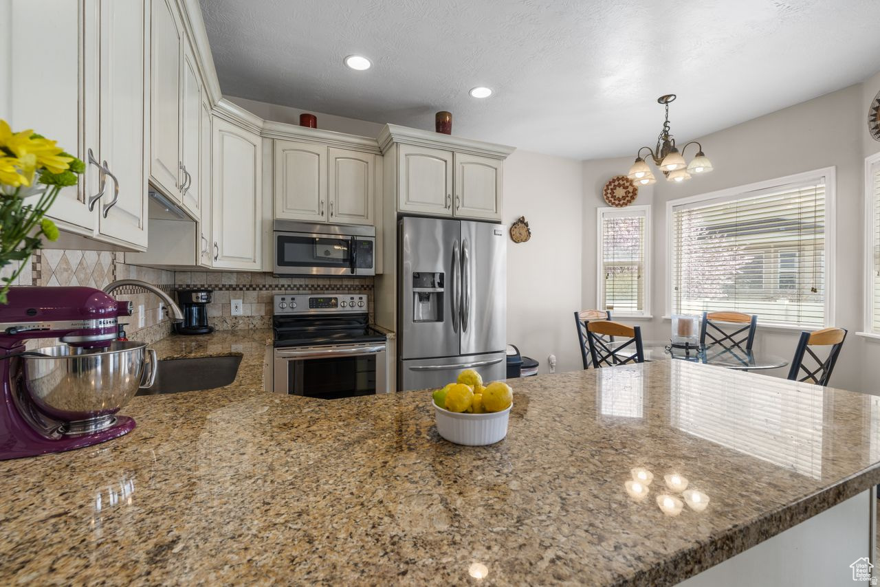 WHITE PINES - Residential