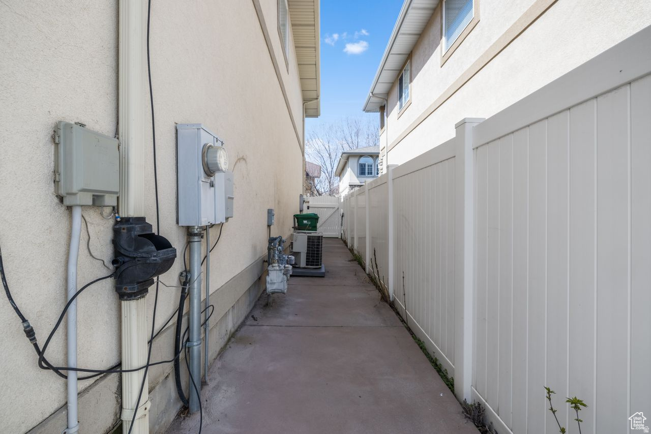 WHITE PINES - Residential