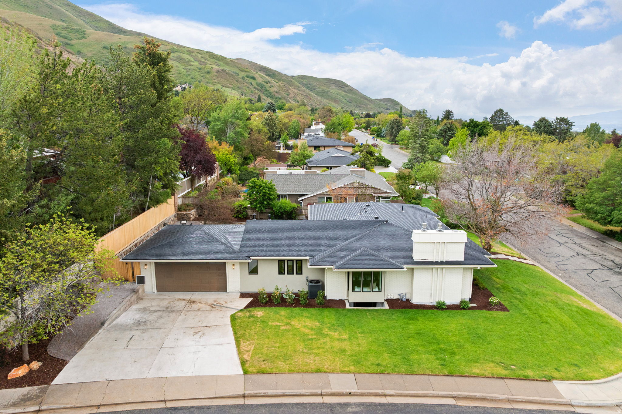 OAK HILLS - Residential