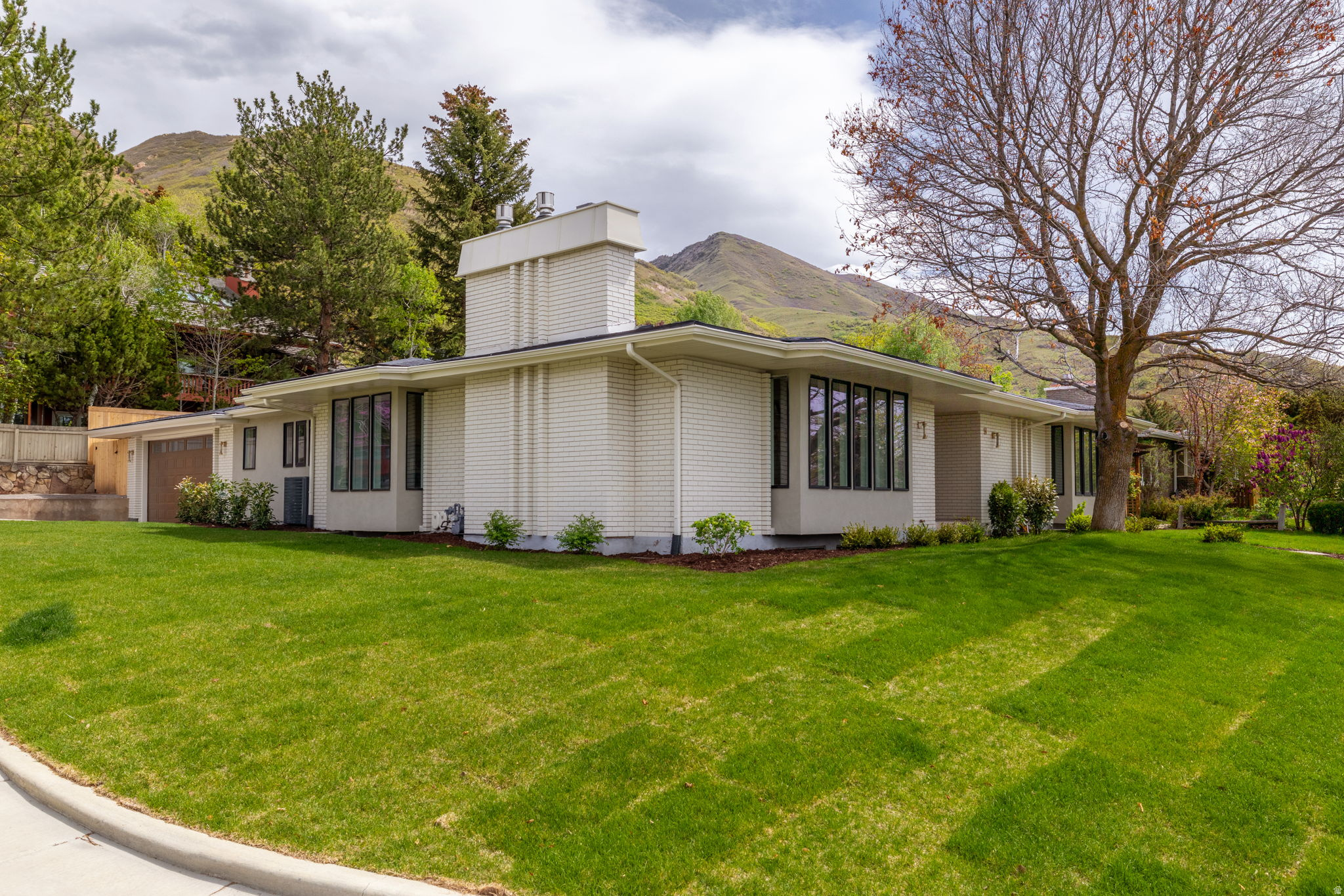 OAK HILLS - Residential