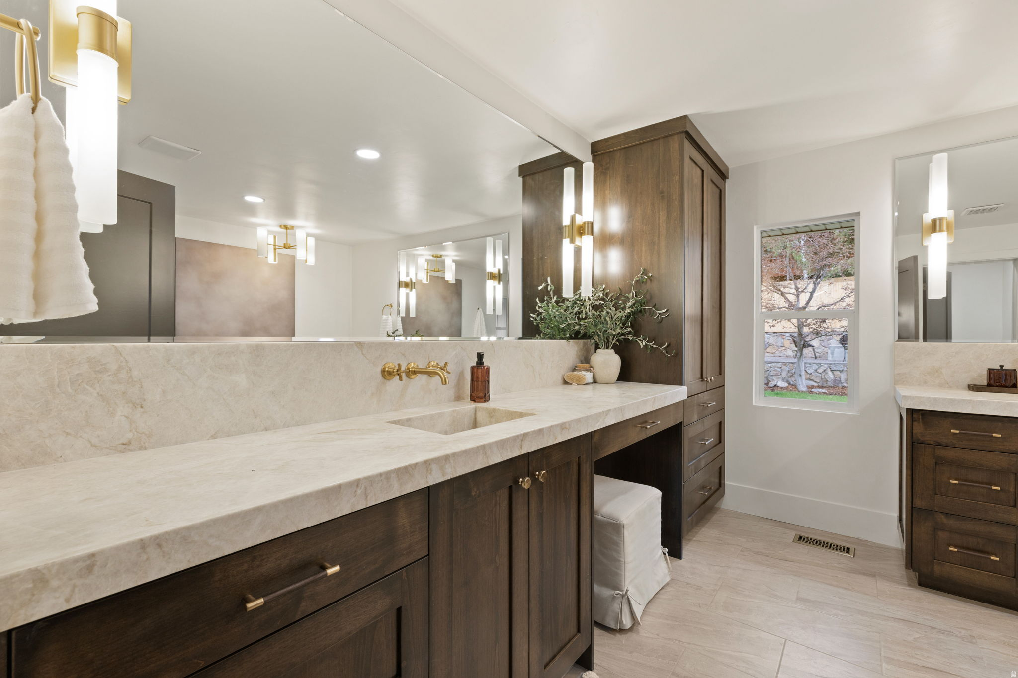 OAK HILLS - Residential