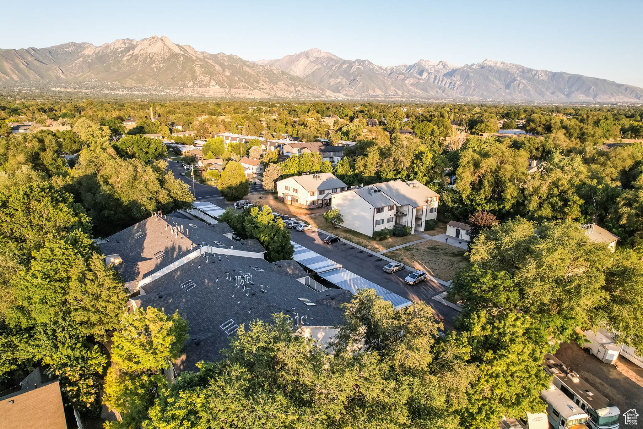 WILLOW GROVE CONDOMINIUMS - Residential