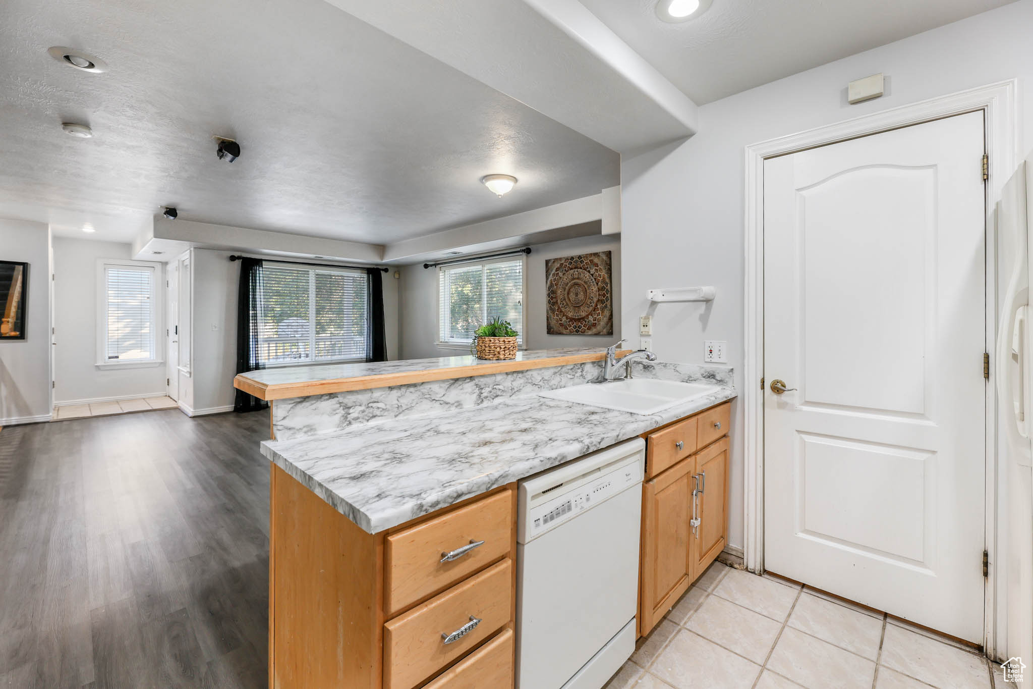 WILLOW GROVE CONDOMINIUMS - Residential