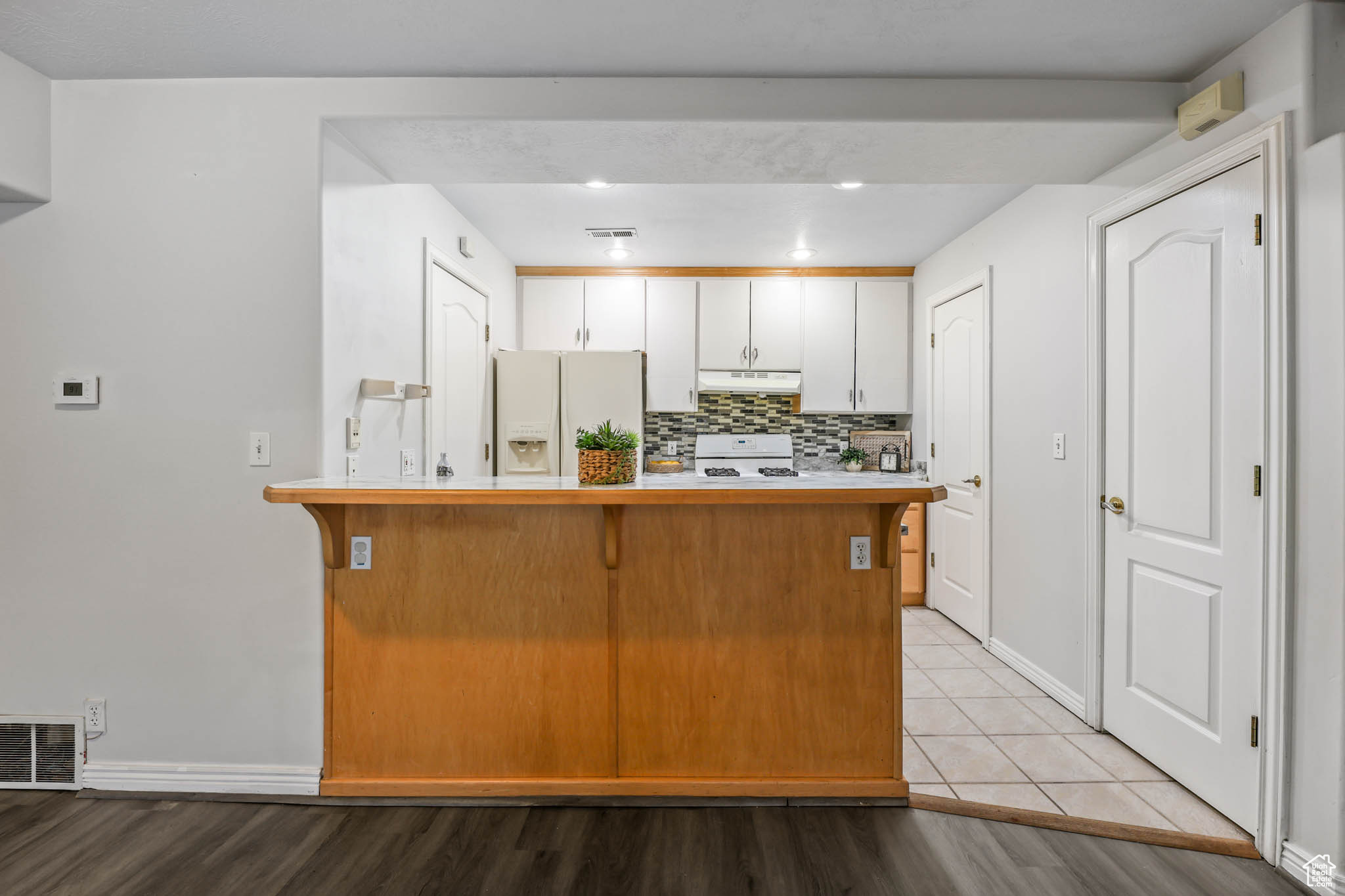 WILLOW GROVE CONDOMINIUMS - Residential