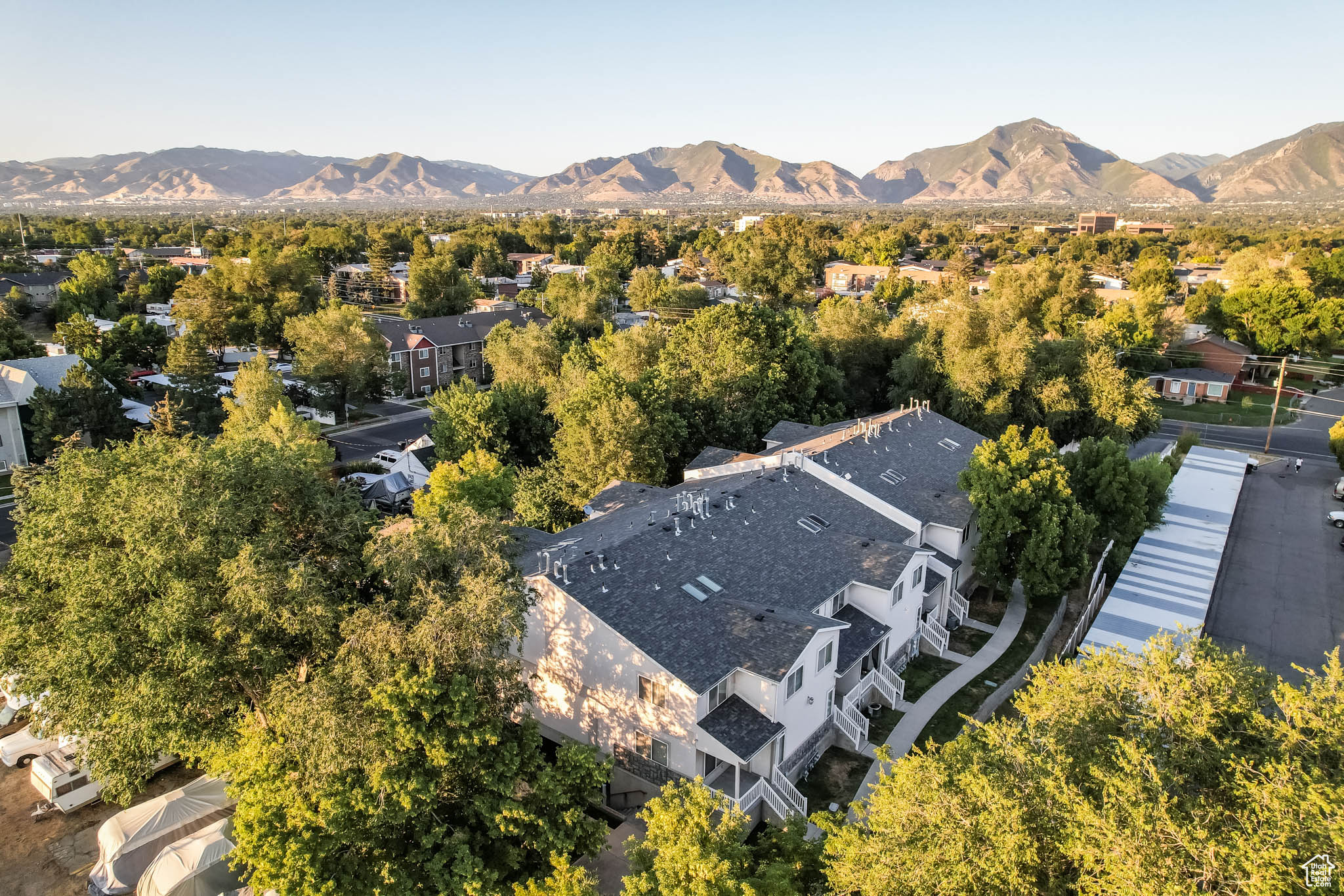 WILLOW GROVE CONDOMINIUMS - Residential