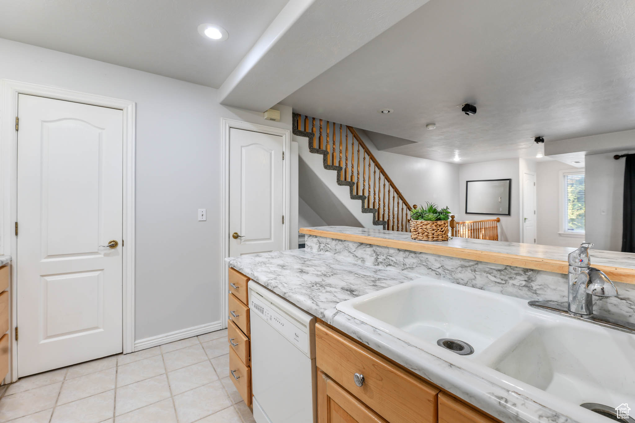 WILLOW GROVE CONDOMINIUMS - Residential