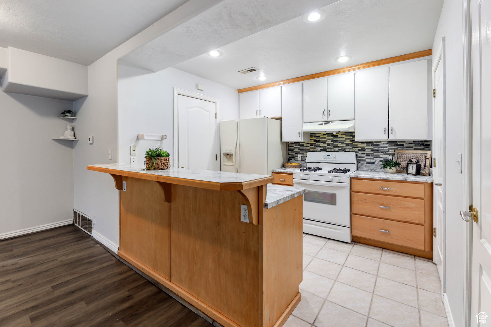 WILLOW GROVE CONDOMINIUMS - Residential