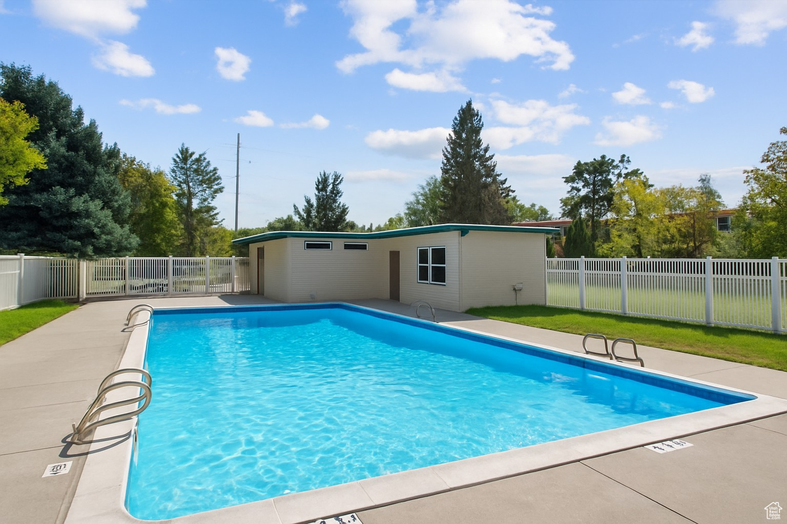 MEADOWBROOK - Residential