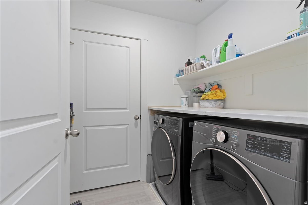 DAYBREAK - Residential