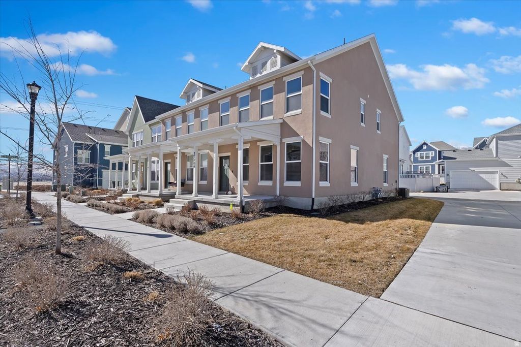 Photo of 11764 S LEANDER DR, South Jordan, UT 84009 (MLS # 2153350)