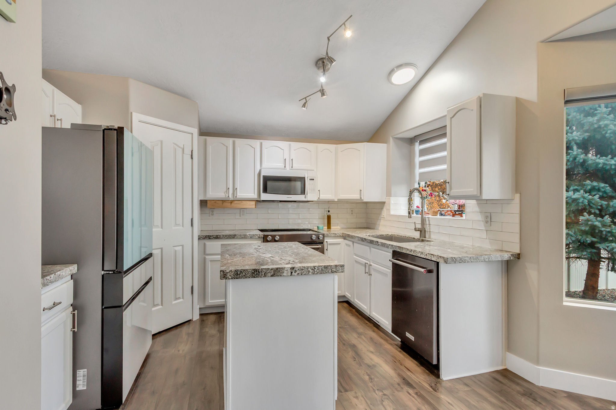 CARALYN PARK ESTATES - Residential