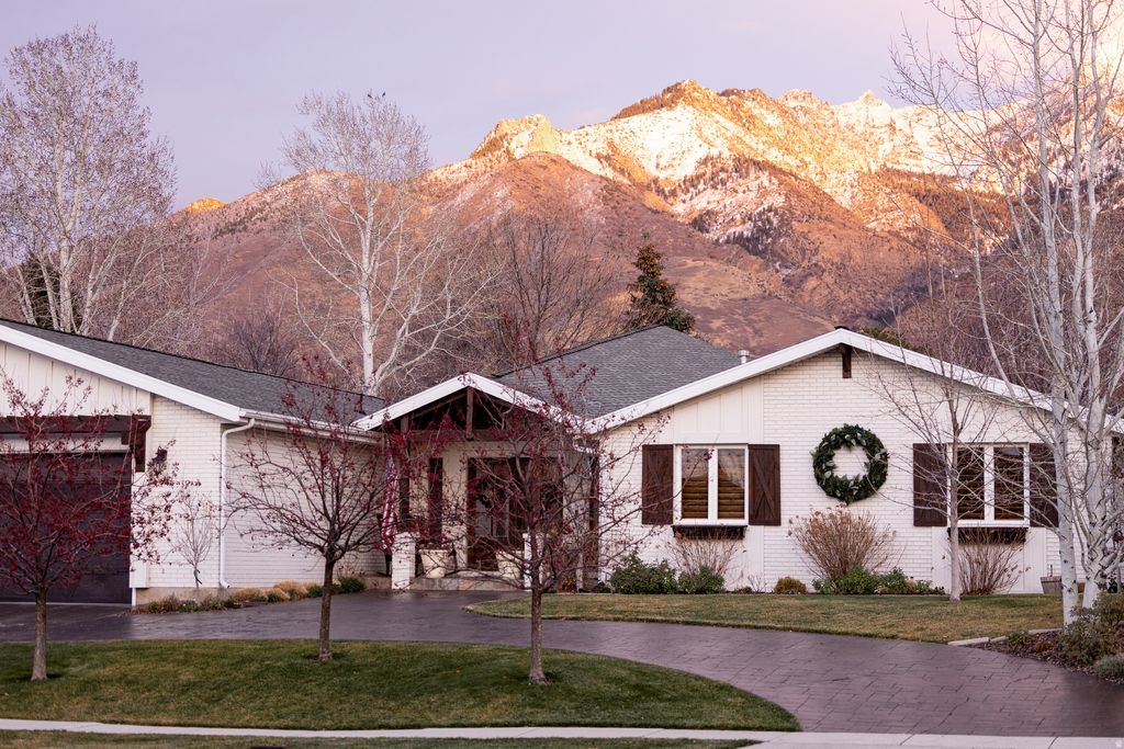 Photo of 8867 S EASTHILLS DR E, Sandy, UT 84093 (MLS # 2129778)