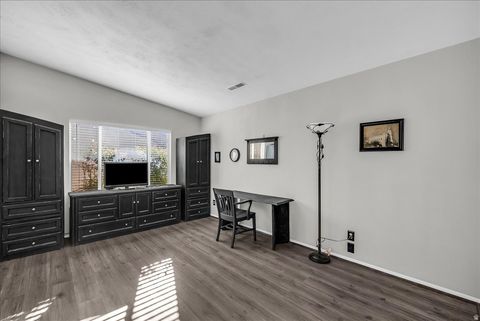 Tiny photo for 320 N SUNFLOWER DR #5, Saint George, UT 84790 (MLS # 2147296)