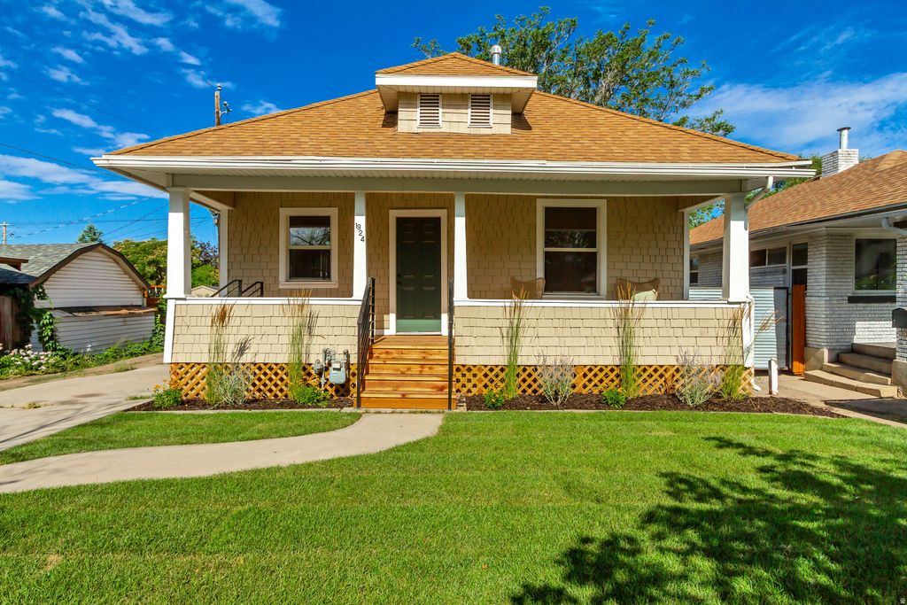 Photo of 1924 S LAKE ST. ST E, Salt Lake City, UT 84105 (MLS # 2171426)