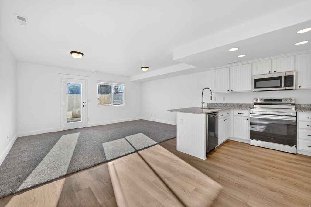 Photo of 213 E TAMARAK CIR, Lehi, UT 84043 (MLS # 2144737)