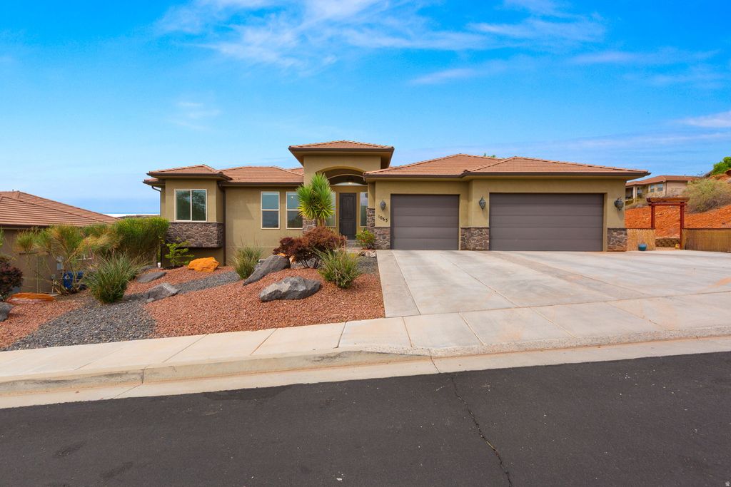 Photo of 1063 N 2050 CIR E, Saint George, UT 84770 (MLS # 2148078)