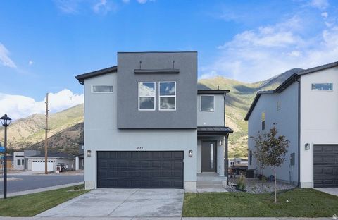 Photo of 3773 S POWDERWOOD LN #214, Mapleton, UT 84664 (MLS # 2127084)