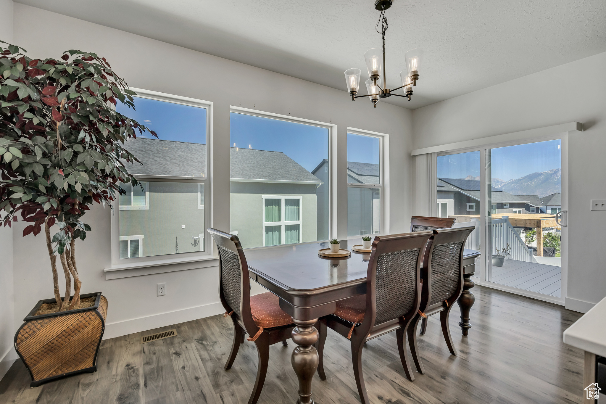 MOUNTAIN RIDGE - Residential