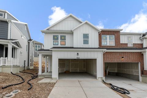 Photo of 1552 W BANNER DR #807, Saratoga Springs, UT 84045 (MLS # 2123240)