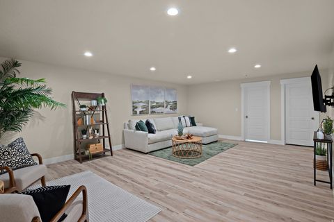 Tiny photo for 1352 W 900 S, Mapleton, UT 84664 (MLS # 2141402)