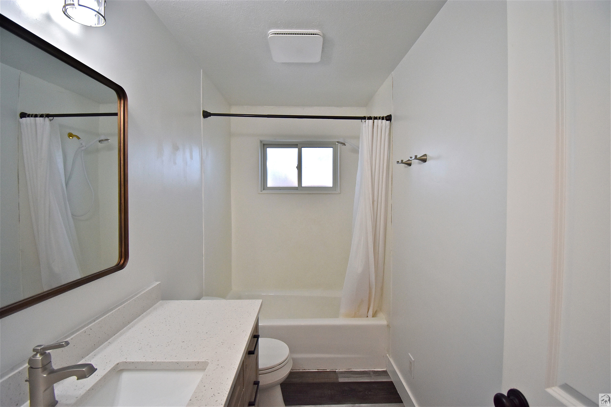 FIVE STAR CONDO - Residential